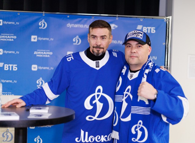 18.11.2025 Автограф-сессия Дениса Никифорова