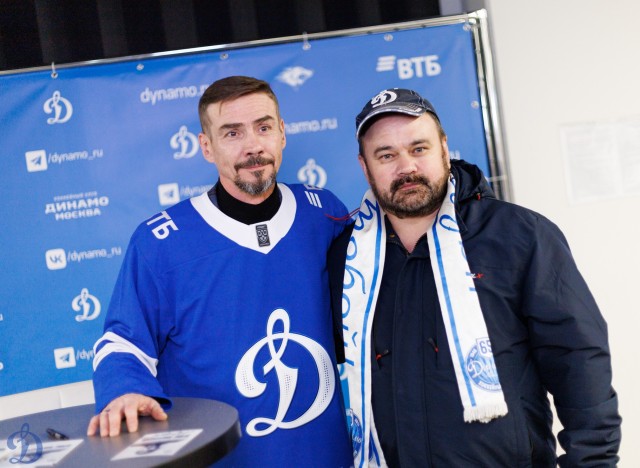 18.11.2025 Автограф-сессия Дениса Никифорова