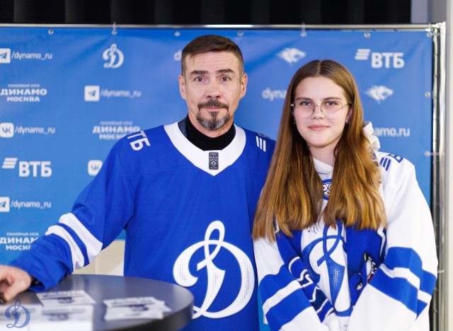 18.11.2025 Автограф-сессия Дениса Никифорова