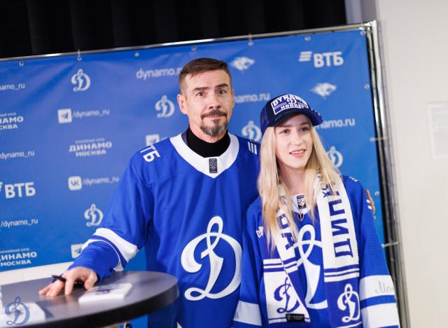 18.11.2025 Автограф-сессия Дениса Никифорова