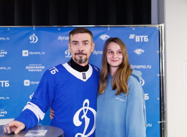 18.11.2025 Автограф-сессия Дениса Никифорова