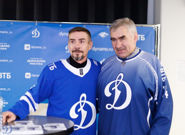 18.11.2025 Автограф-сессия Дениса Никифорова