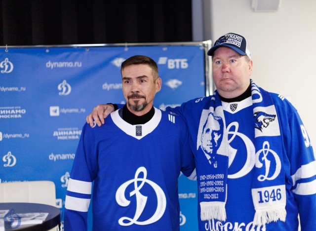 18.11.2025 Автограф-сессия Дениса Никифорова