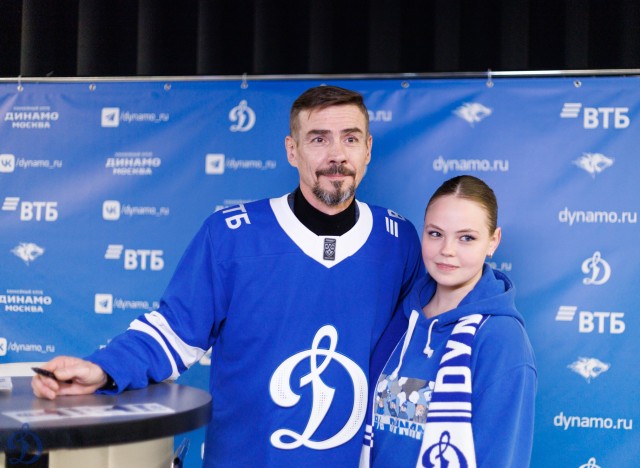 18.11.2025 Автограф-сессия Дениса Никифорова