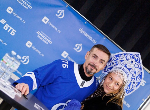 18.11.2025 Автограф-сессия Дениса Никифорова