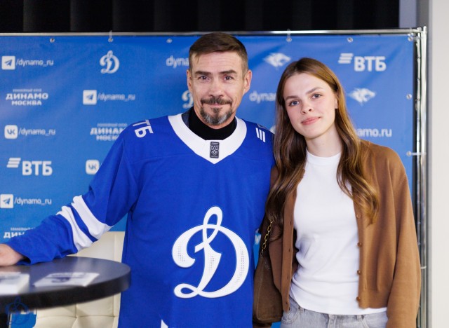 18.11.2025 Автограф-сессия Дениса Никифорова