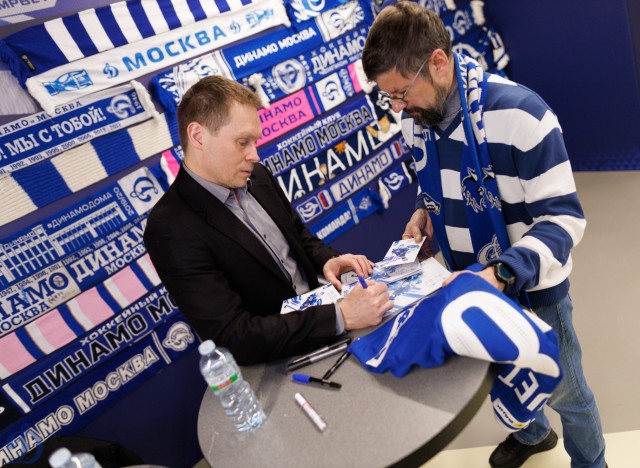 24.11.2025 Автограф-сессия Александра Еременко, Максима Афиногенова, Алексея Терещенко и Сергея Вышедкевича