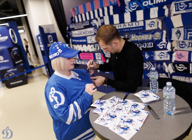 24.11.2025 Автограф-сессия Александра Еременко, Максима Афиногенова, Алексея Терещенко и Сергея Вышедкевича