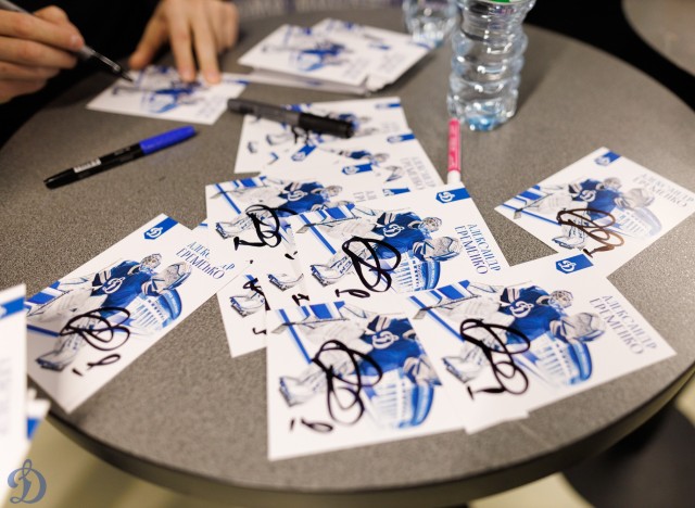 24.11.2025 Автограф-сессия Александра Еременко, Максима Афиногенова, Алексея Терещенко и Сергея Вышедкевича