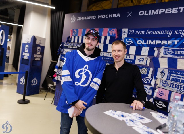 24.11.2025 Автограф-сессия Александра Еременко, Максима Афиногенова, Алексея Терещенко и Сергея Вышедкевича