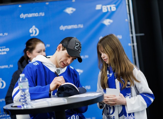 09.03.2026 Автограф-сессия Ильи Лейбина и Максима Пушненкова