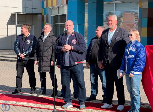 Открытие памятного монумента В.С.Мышкину и матч ветеранов