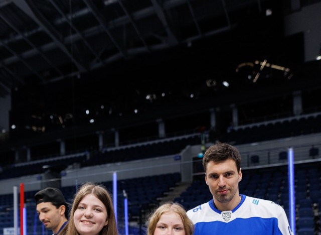 22.08.2026 Автограф-сессия на презентации команды