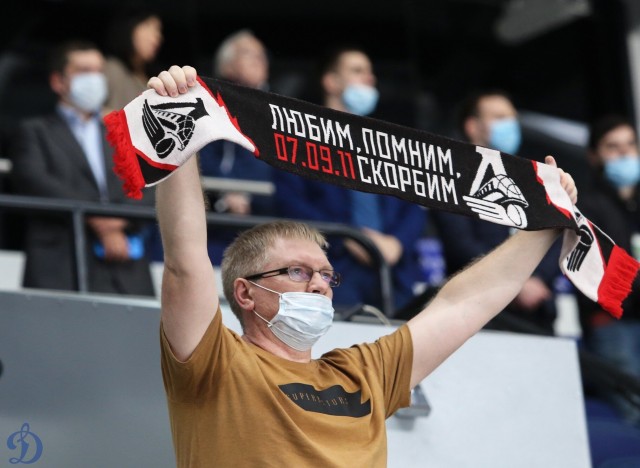 «Динамо» — «Спартак». Трибуны в лицах