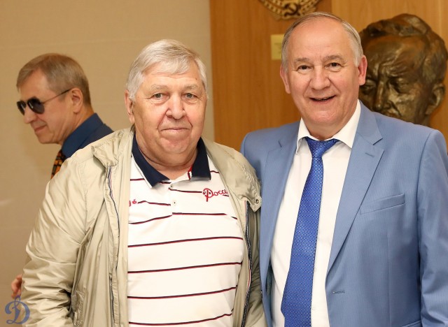 Награждение ветеранов бело-голубых памятными наградами в честь 100-летия общества «Динамо»