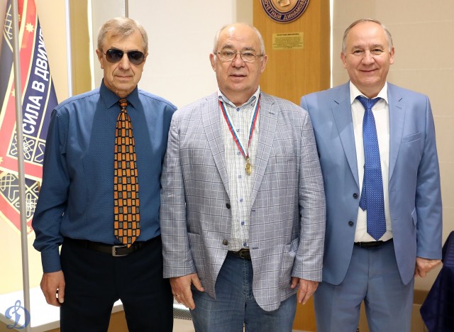 Награждение ветеранов бело-голубых памятными наградами в честь 100-летия общества «Динамо»