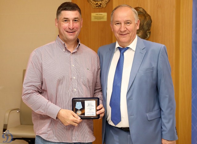 Награждение ветеранов бело-голубых памятными наградами в честь 100-летия общества «Динамо»