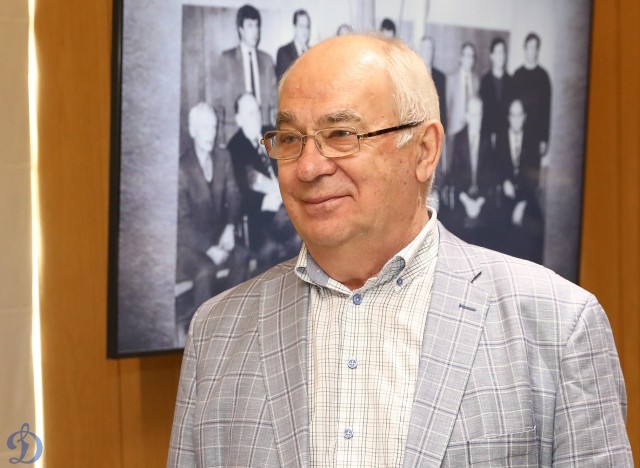 Награждение ветеранов бело-голубых памятными наградами в честь 100-летия общества «Динамо»