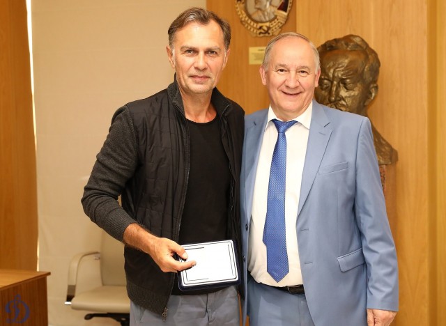 Награждение ветеранов бело-голубых памятными наградами в честь 100-летия общества «Динамо»