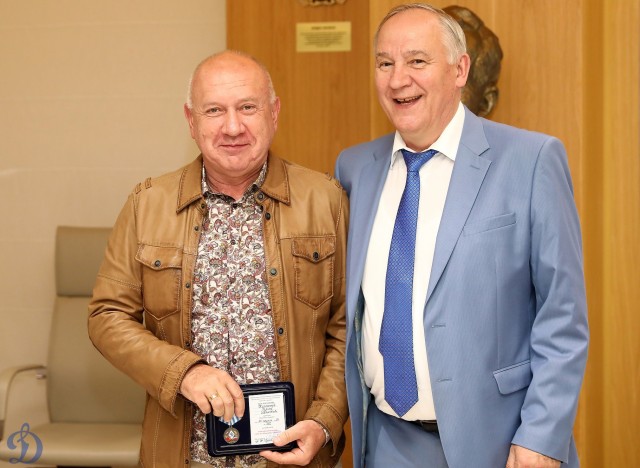 Награждение ветеранов бело-голубых памятными наградами в честь 100-летия общества «Динамо»